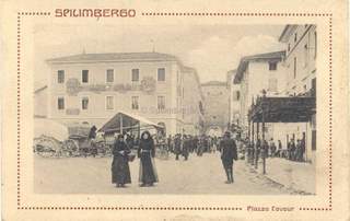 Cartolina d'epoca di Spilimbergo: mercato in piazza Cavour primi '900